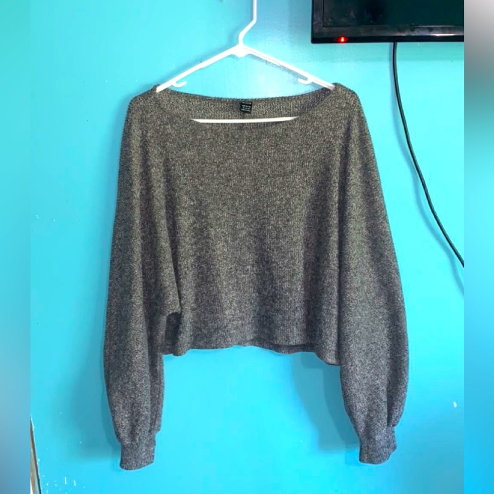 Crop top long sleeve shirt, size XL, no stains, or rips,